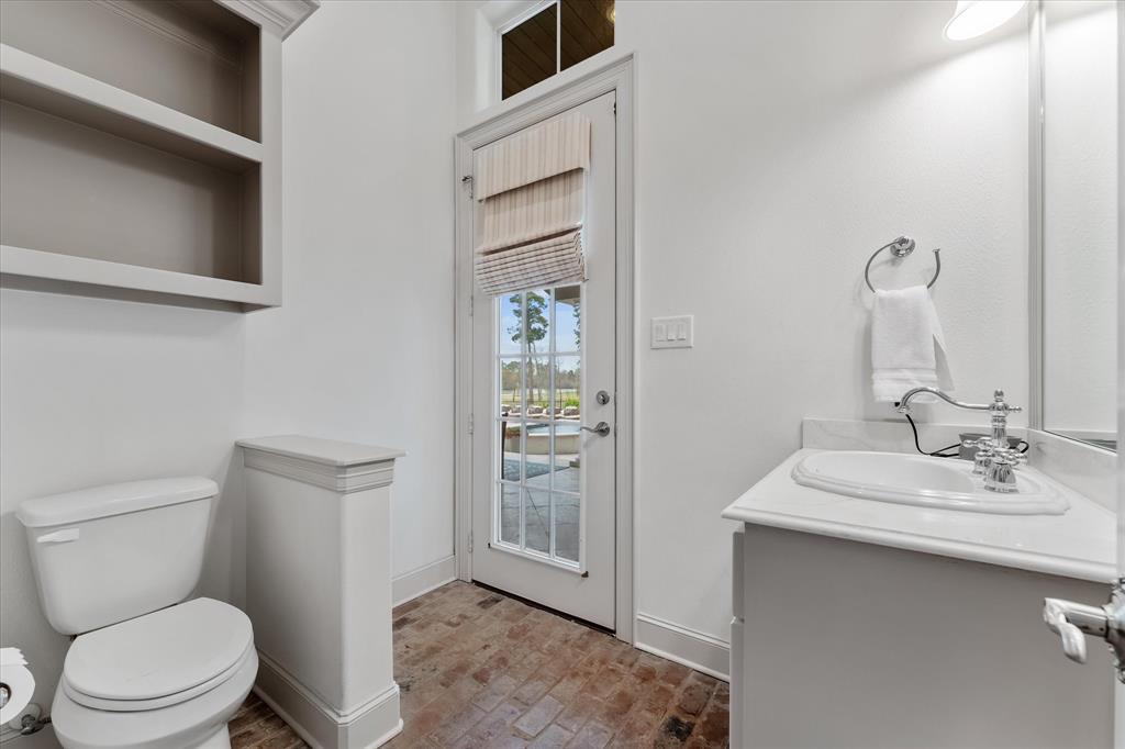 118 Kings Lake Estates Blvd, Humble, TX 77346