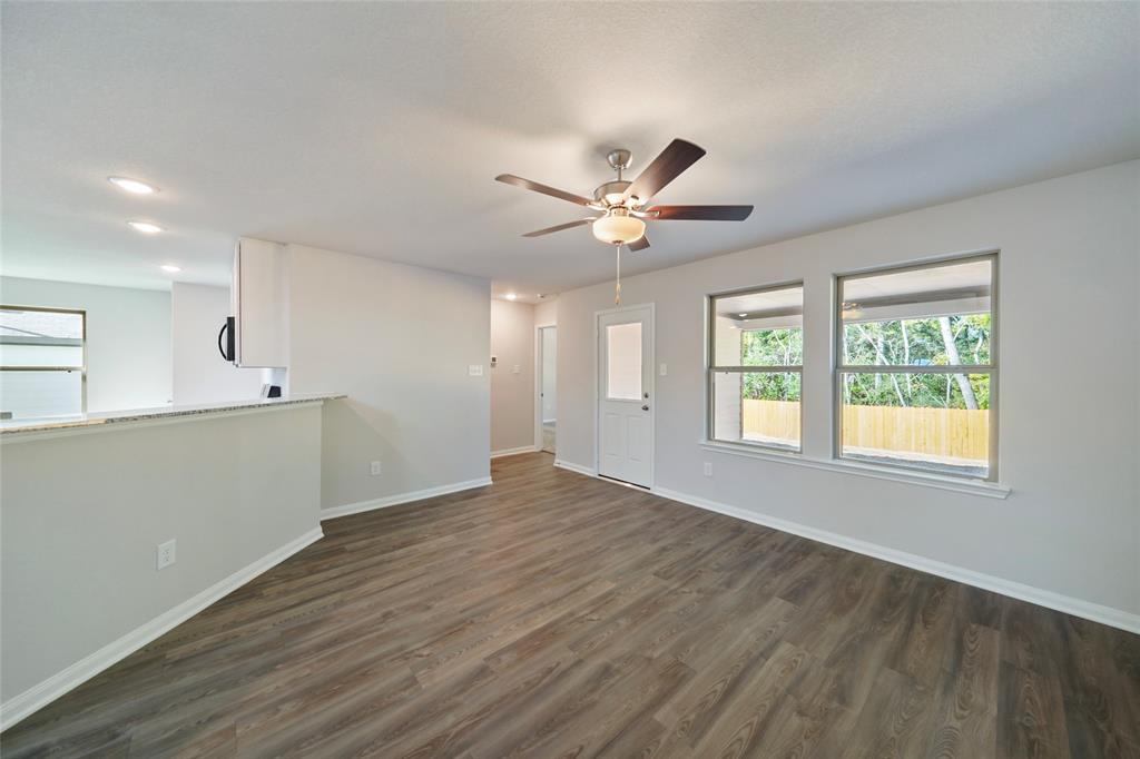 11716 Whirlaway Dr, Willis, TX 77318