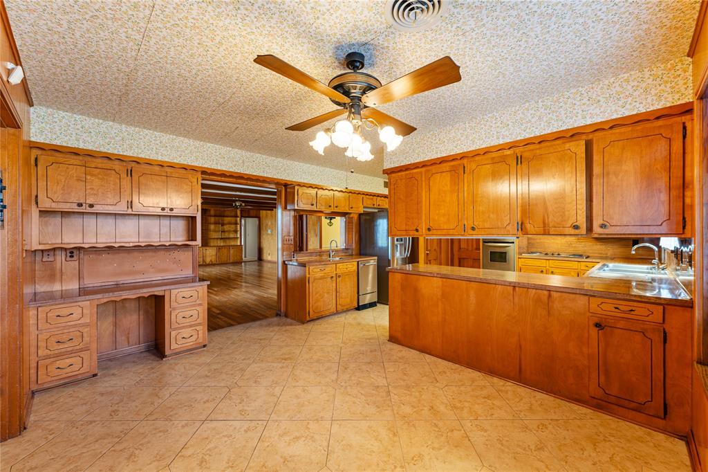 1525 Kelving Way, Wharton, TX 77488