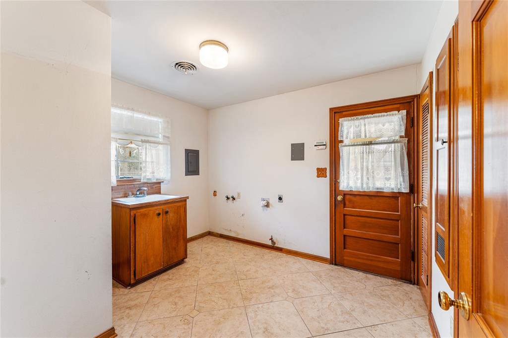 1525 Kelving Way, Wharton, TX 77488