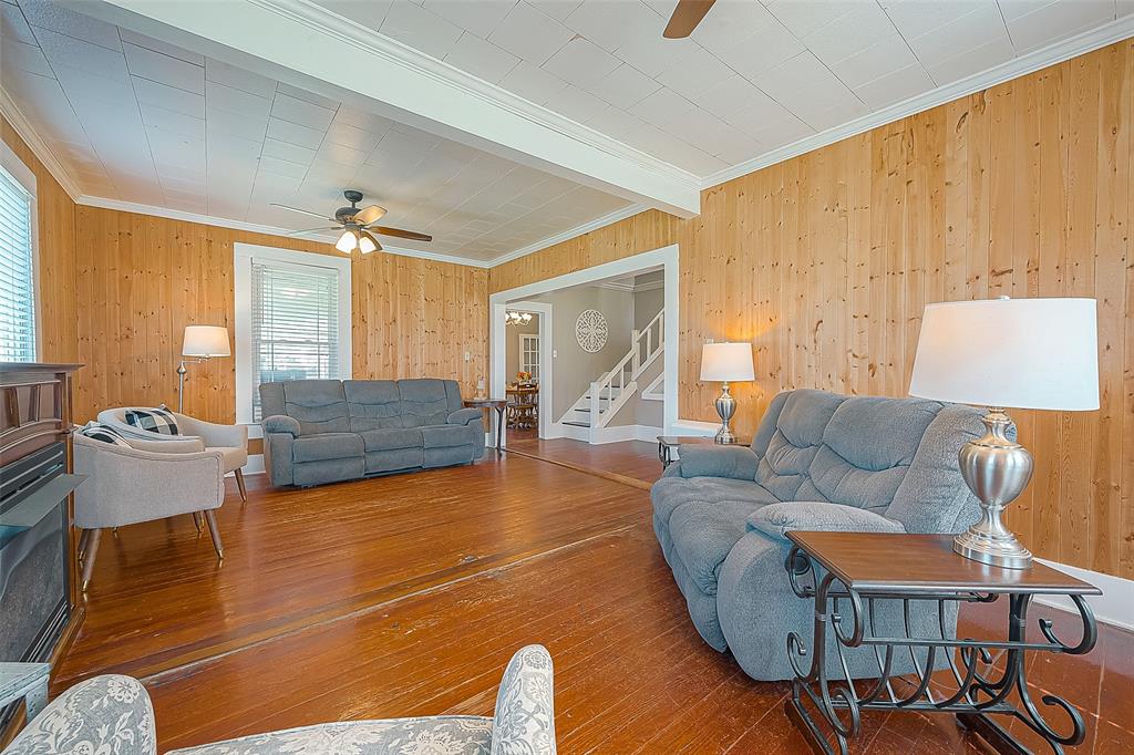 322 Fitzgerald St, East Bernard, TX 77435