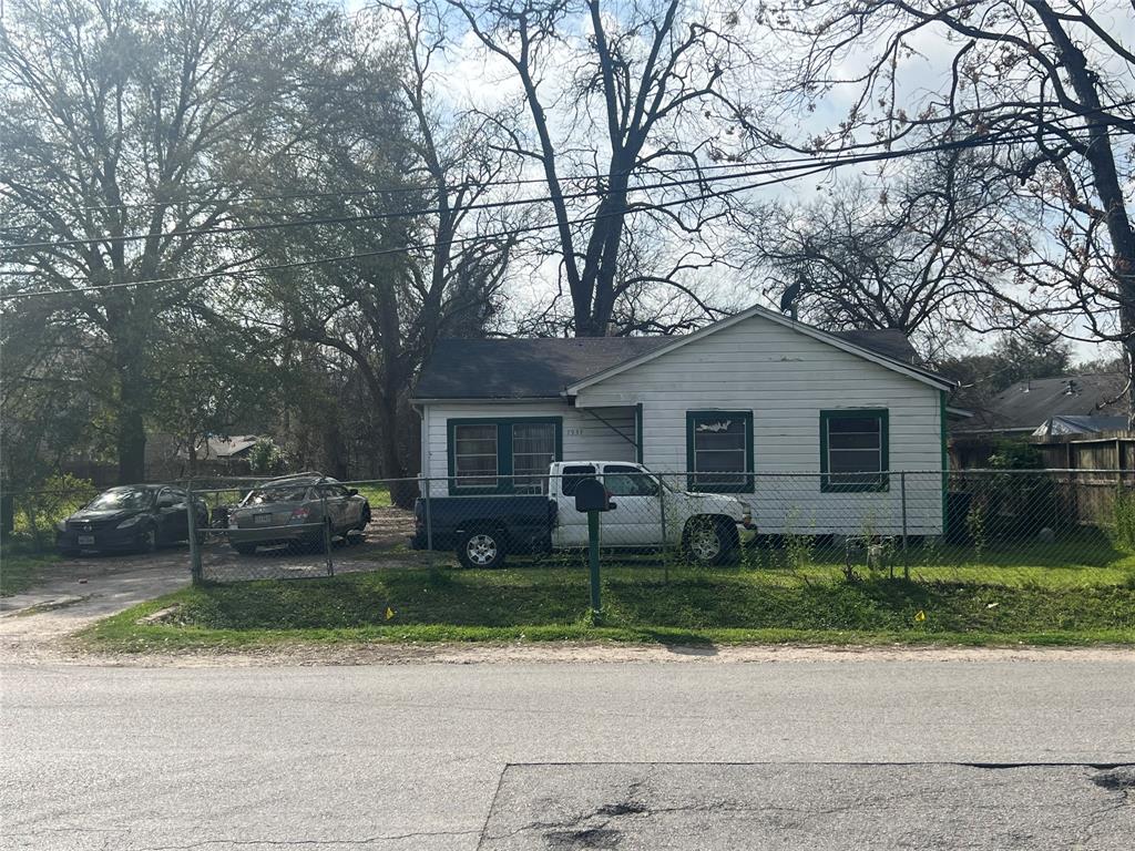 7933 De Priest Street, Houston, TX 77088