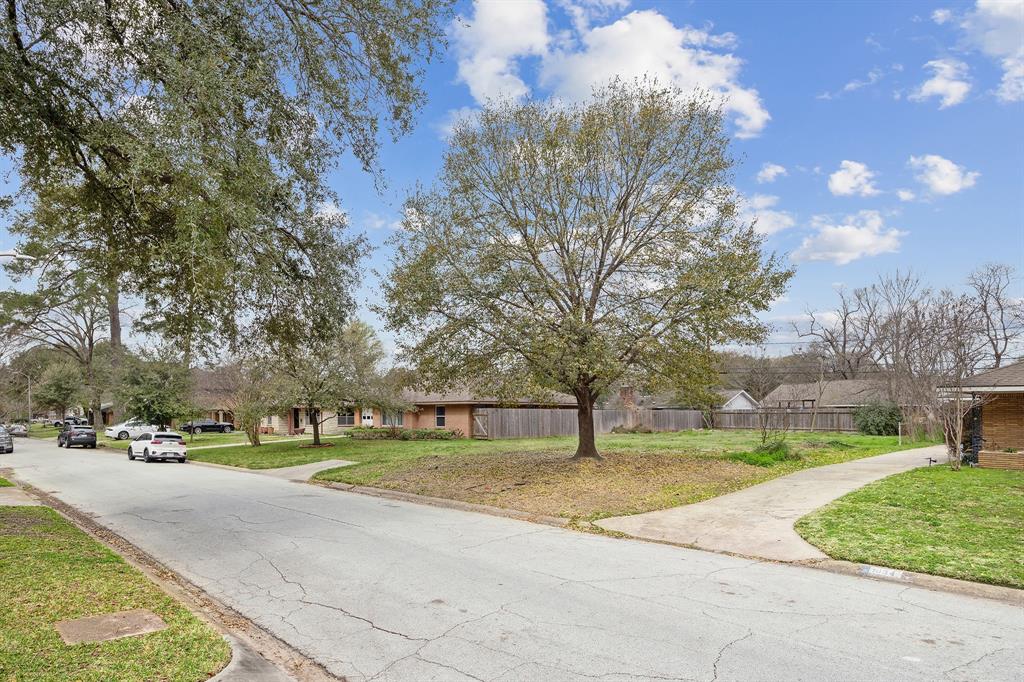 1838 Latexo Dr, Houston, TX 77018