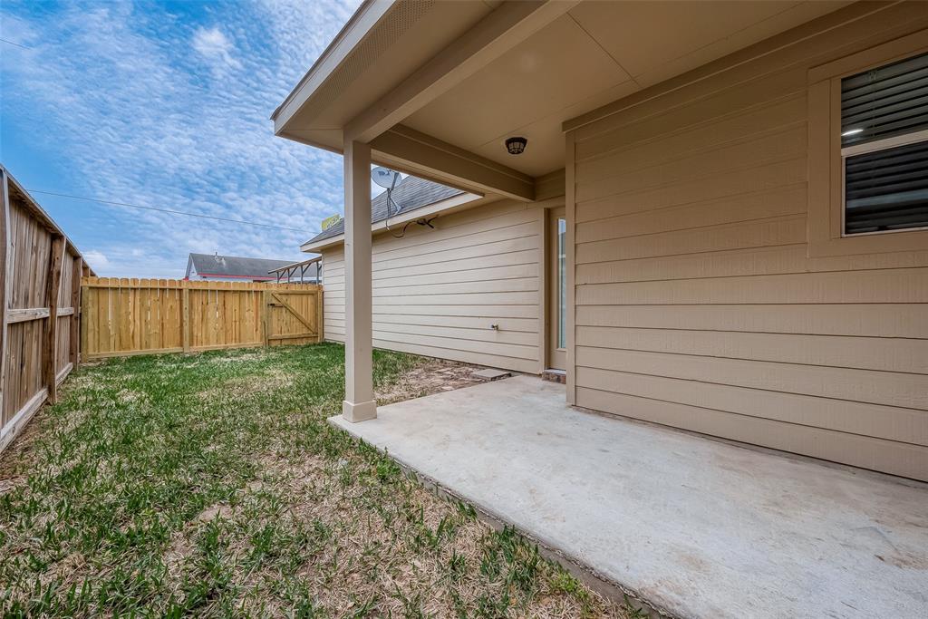3412 5th St, Brookshire, TX 77423