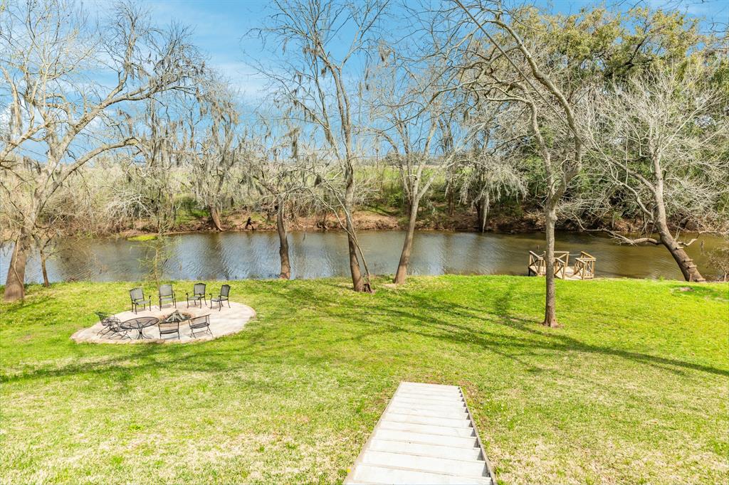 209 Dewberry Dr, Lake Jackson, TX 77566