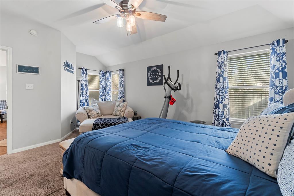 121 Snug Harbor Dr, Conroe, TX 77356