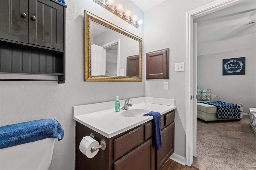 121 Snug Harbor Dr, Conroe, TX 77356