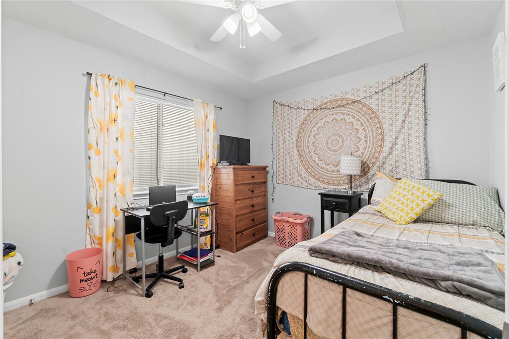 121 Snug Harbor Dr, Conroe, TX 77356