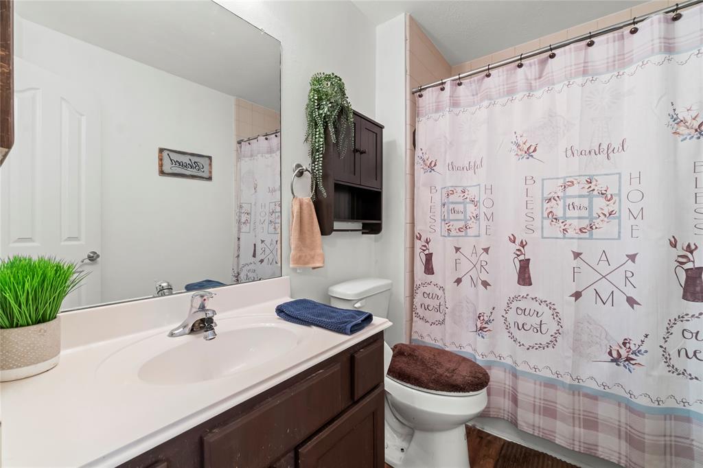 121 Snug Harbor Dr, Conroe, TX 77356