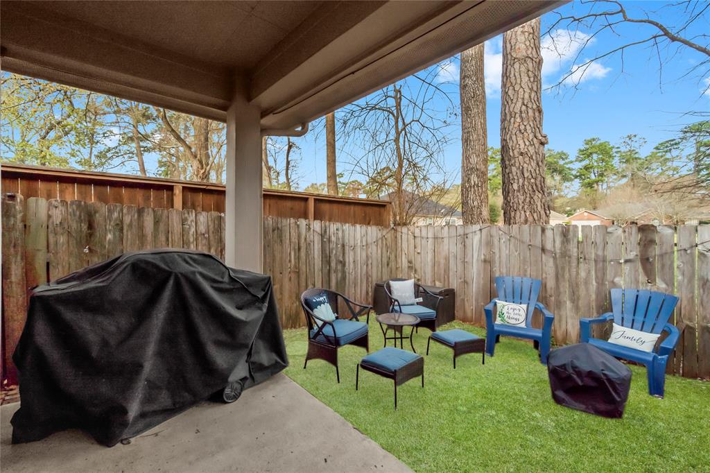 121 Snug Harbor Dr, Conroe, TX 77356