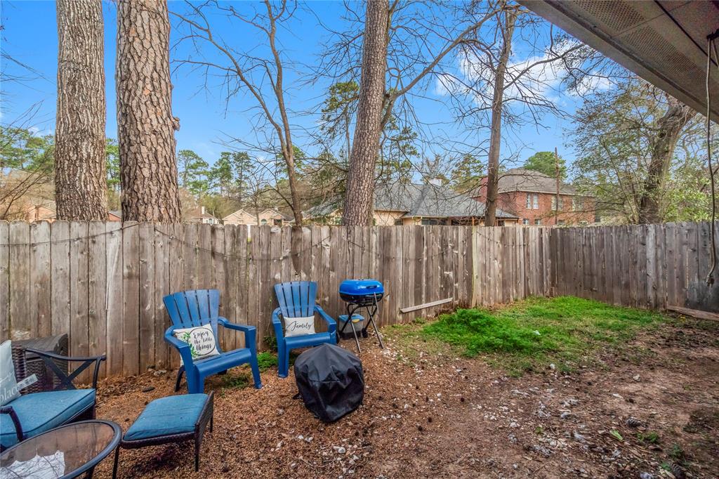 121 Snug Harbor Dr, Conroe, TX 77356