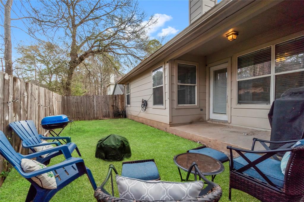 121 Snug Harbor Dr, Conroe, TX 77356