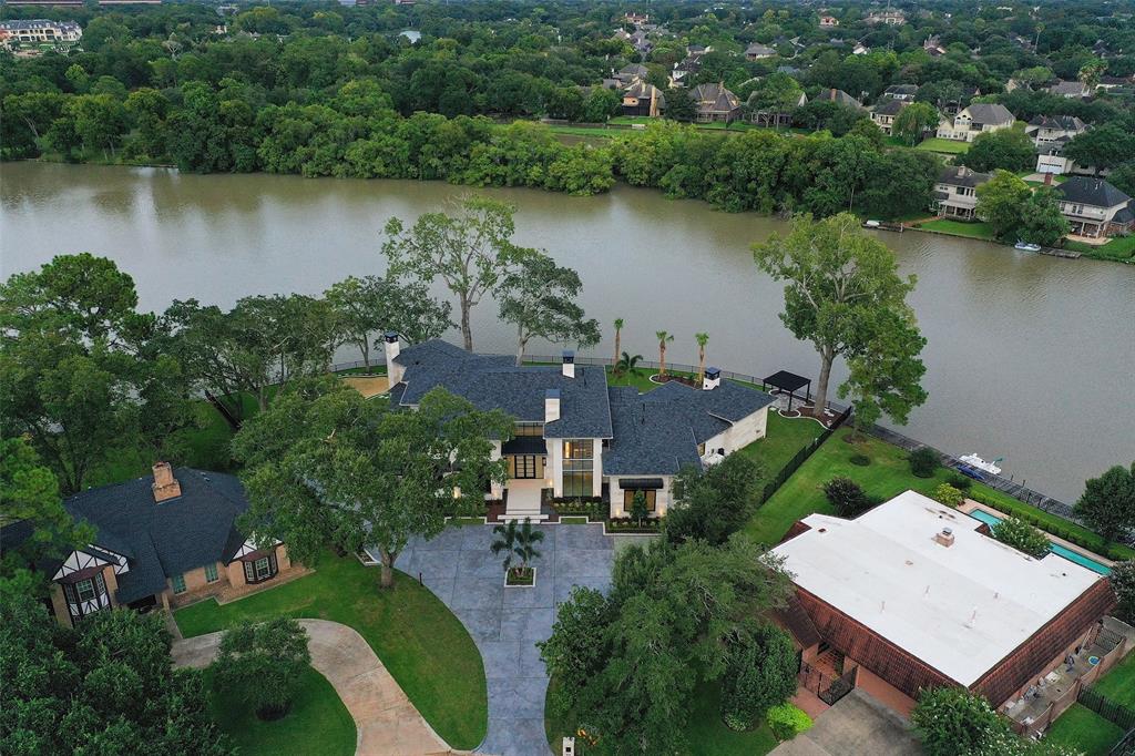 415 Lombardy Dr, Sugar Land, TX 77478