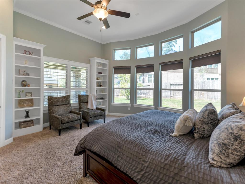 210 Fox Squirrel Ct, Pinehurst, TX 77362