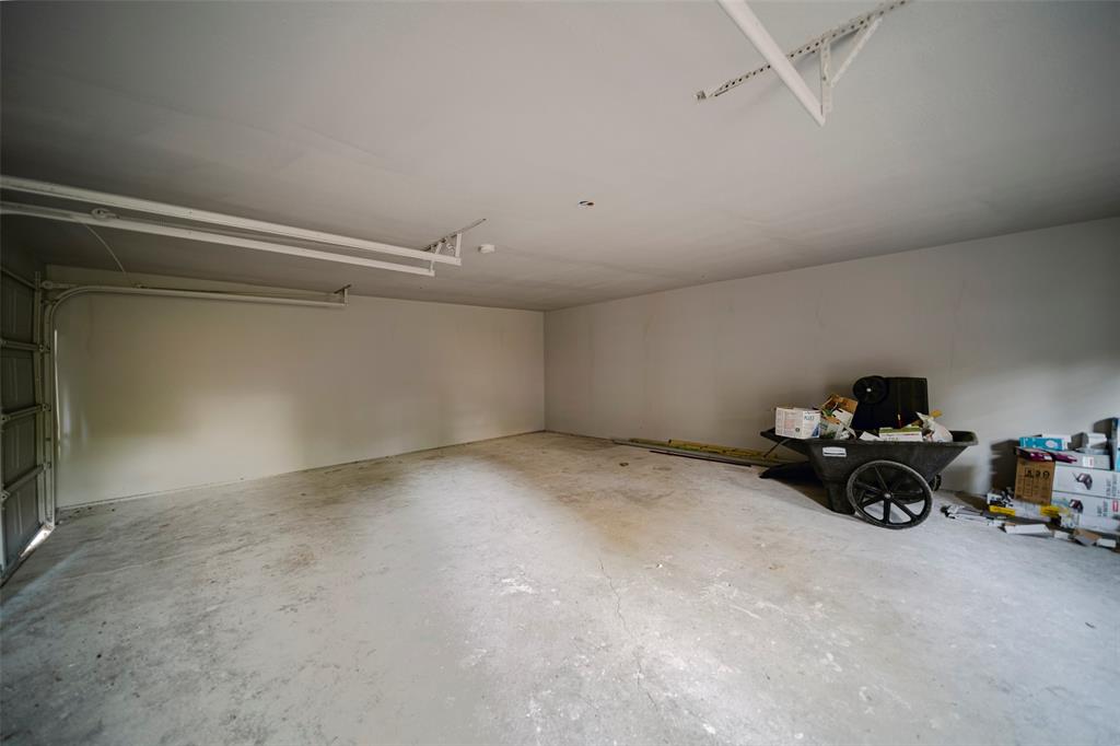 4611 Nevada St, Dickinson, TX 77539