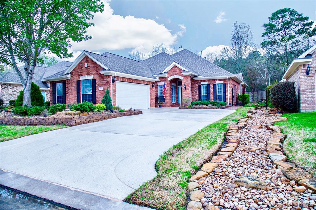 42 Lake Windsor Cir, Conroe, TX 77384