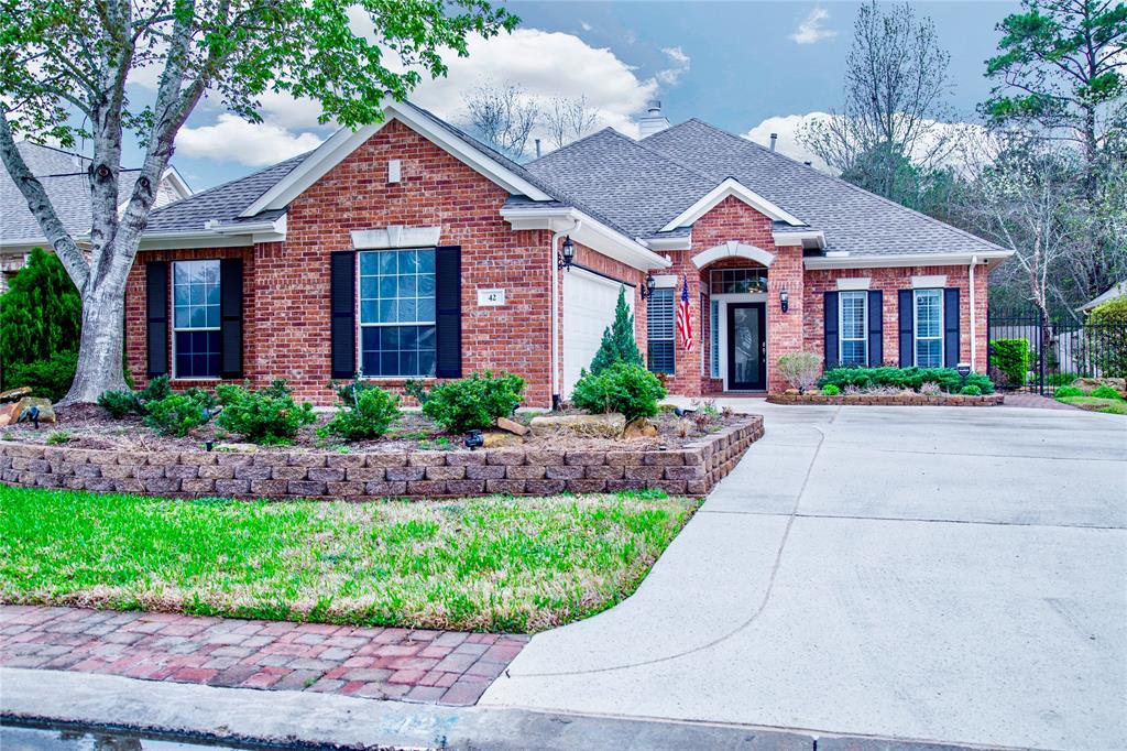 42 Lake Windsor Cir, Conroe, TX 77384