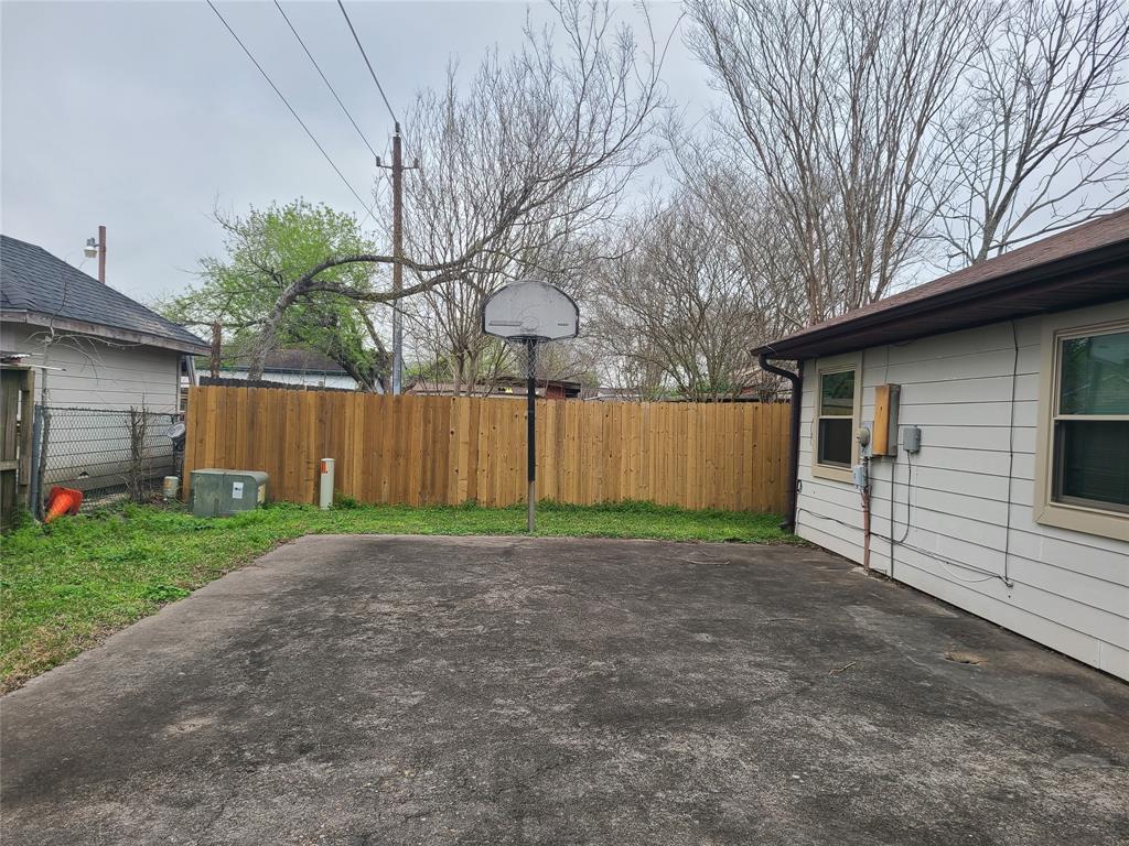 3403 Wuthering Heights Dr, Houston, TX 77045