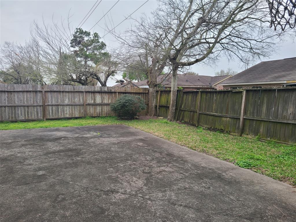 3403 Wuthering Heights Dr, Houston, TX 77045