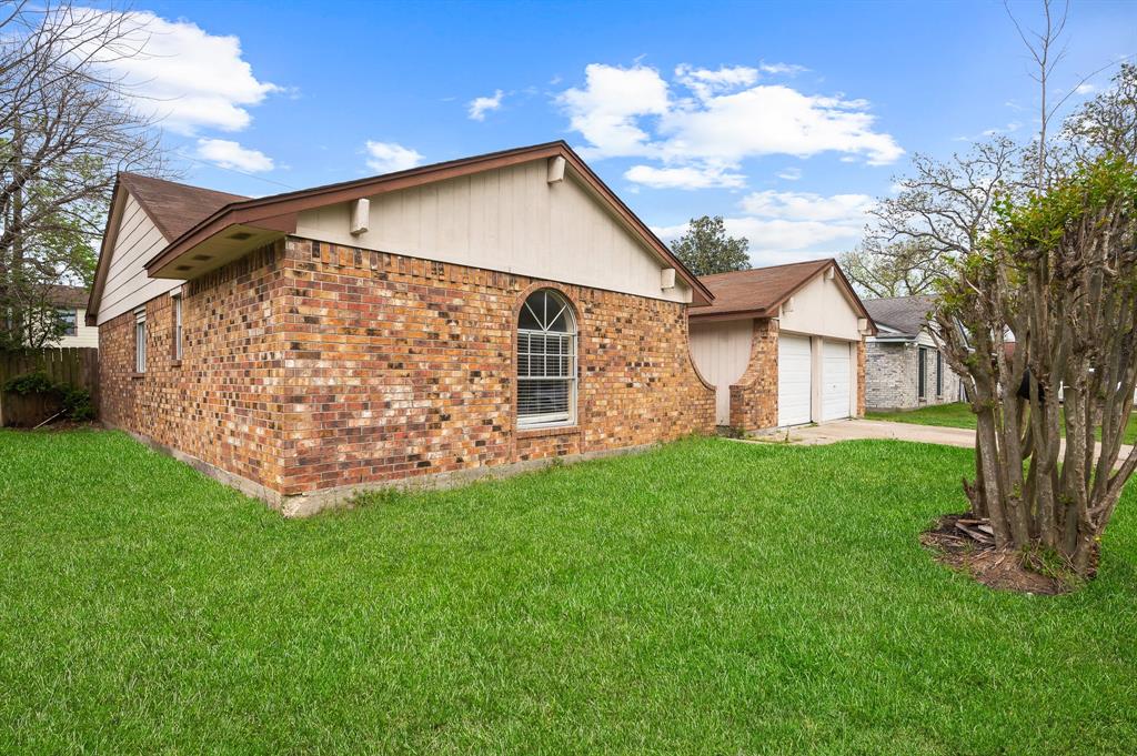 20319 Gate Ln, Humble, TX 77338