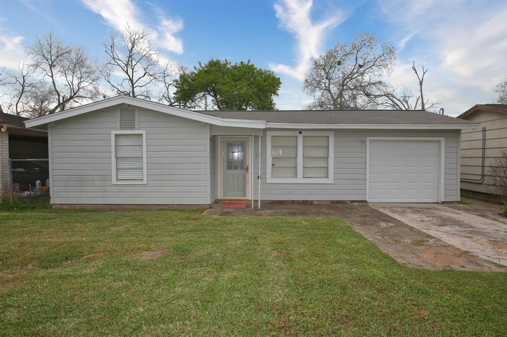 717 Marshall Road, Angleton, TX 77515