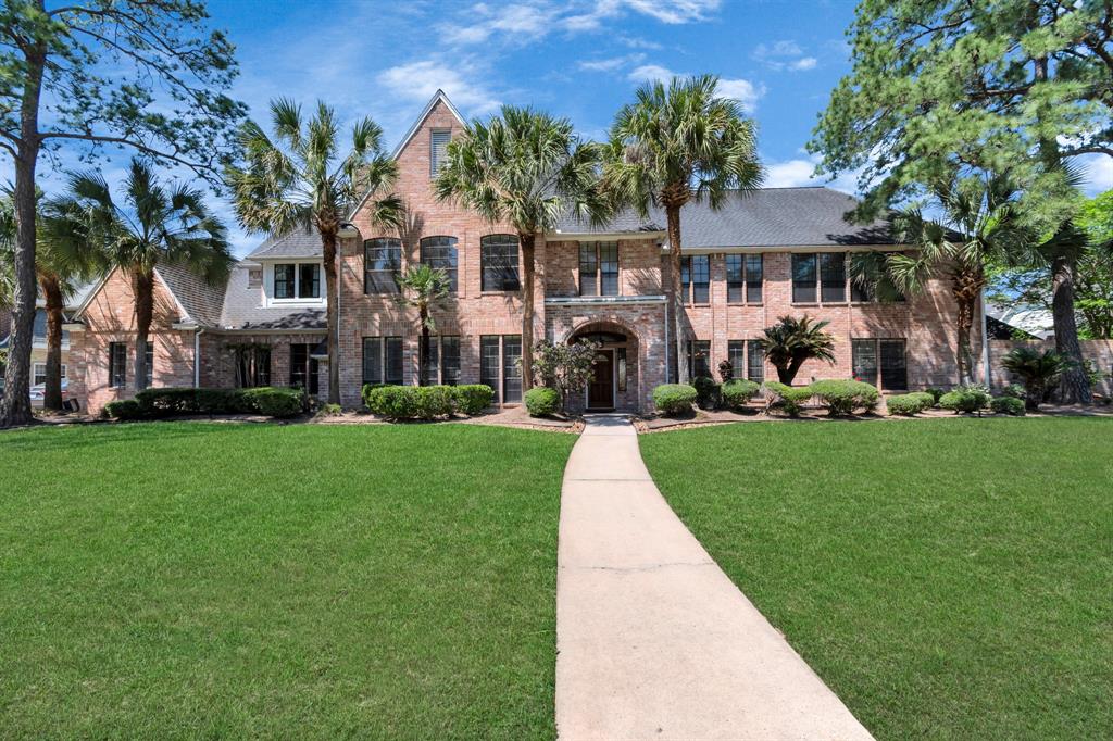 Home on 7714 Hertfordshire Drive in in Spring TX