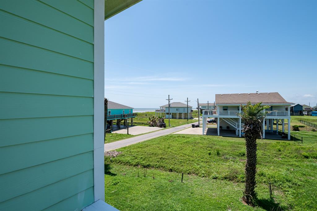 1799 Redfish Ln, Crystal Beach, TX 77650
