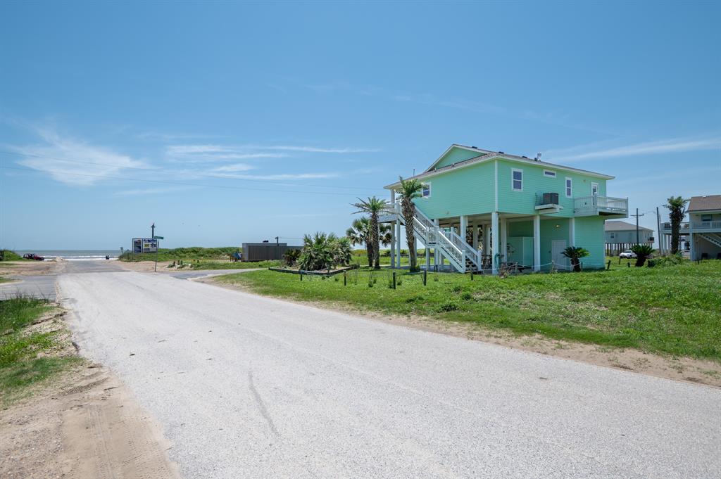 1799 Redfish Ln, Crystal Beach, TX 77650