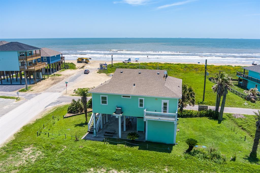 1799 Redfish Ln, Crystal Beach, TX 77650