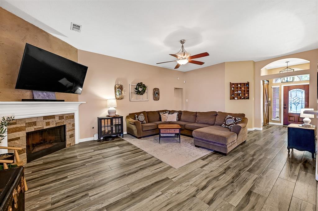 10607 Ravens Way, Baytown, TX 77523