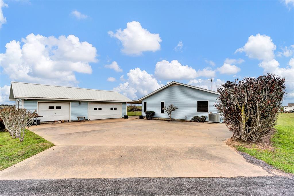 7717 Fm 2187 Rd, Sealy, TX 77474