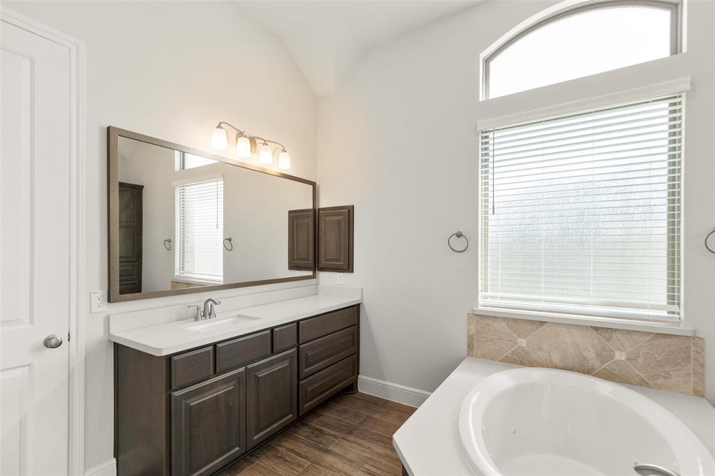 5002 Ashland Glen Ln, Manvel, TX 77578