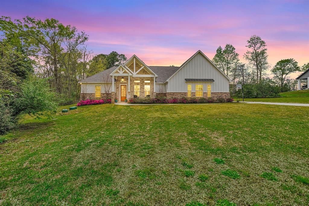 1548 Emerald Lakes Dr, Willis, TX 77378