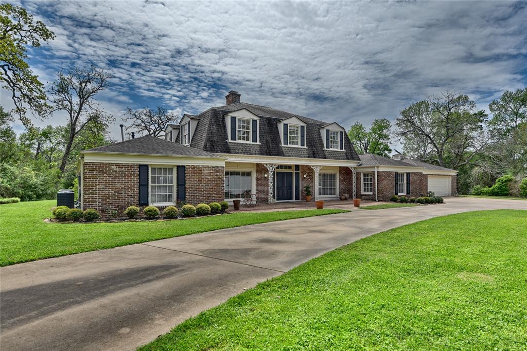 1111 McDade St, Hempstead, TX 77445