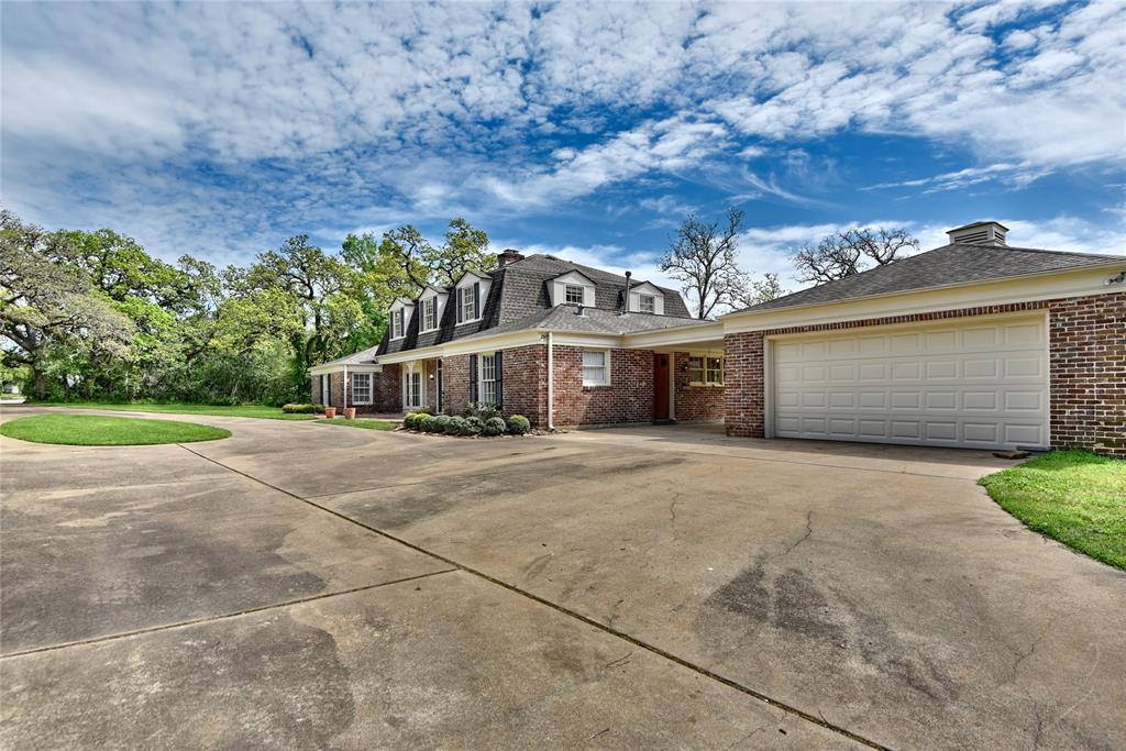 1111 McDade St, Hempstead, TX 77445