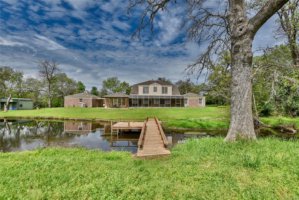 1111 McDade St, Hempstead, TX 77445