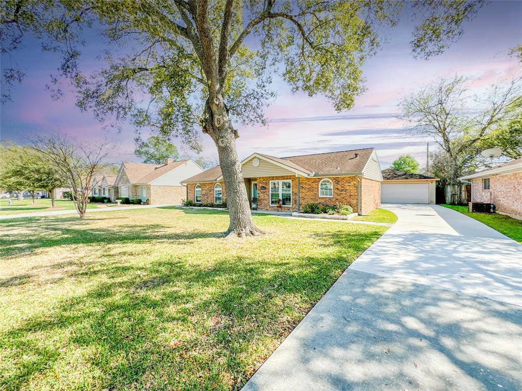 3418 E Orange St, Pearland, TX 77581