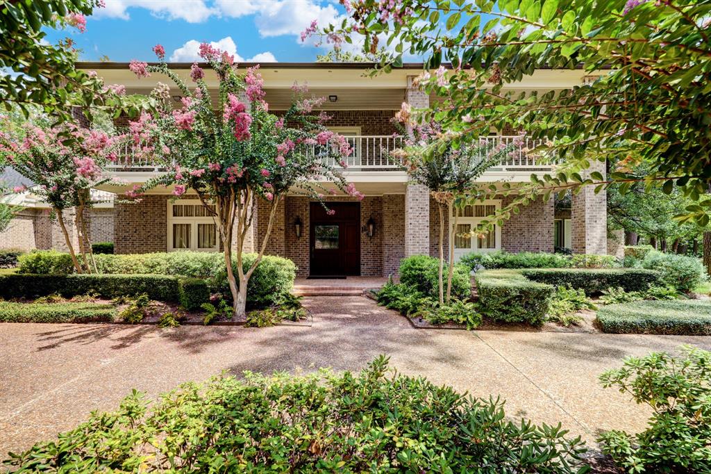 18 Saddlebrook Lane, Houston, TX 77024