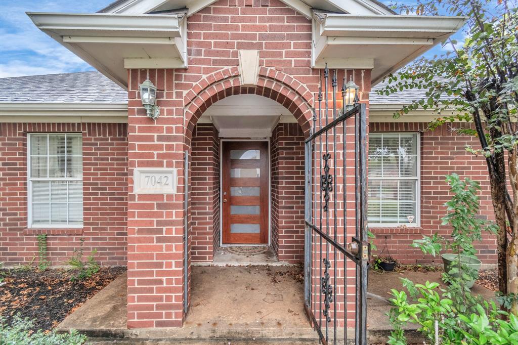 7042 Tierwester St, Houston, TX 77021