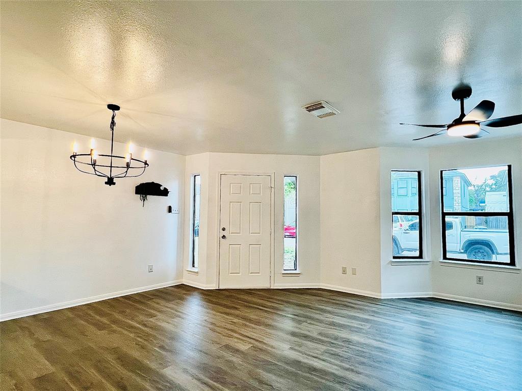 2933 La Estancia Ln, Houston, TX 77093