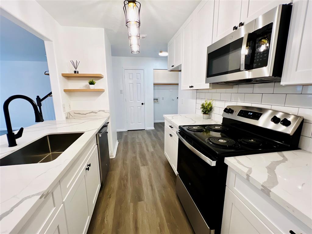 2933 La Estancia Ln, Houston, TX 77093