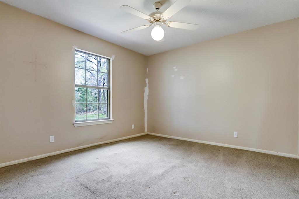 585 Piney Creek Rd, Bellville, TX 77418