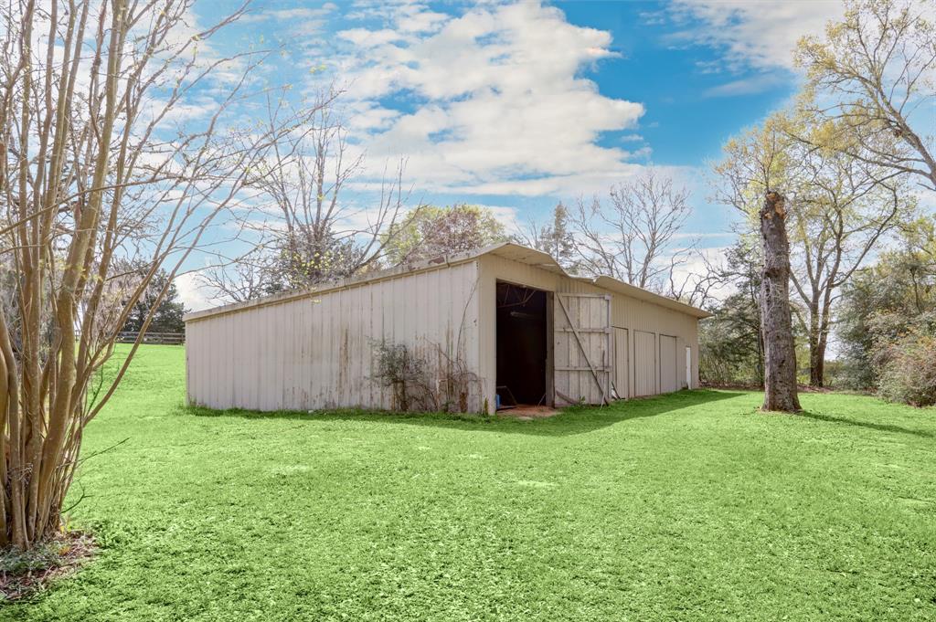 585 Piney Creek Rd, Bellville, TX 77418