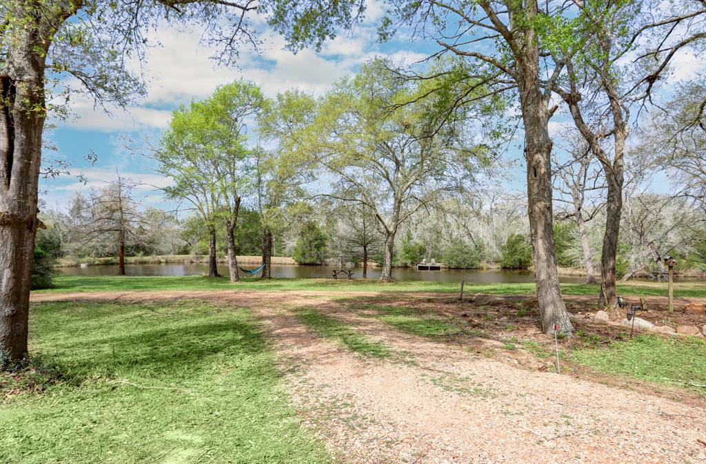 585 Piney Creek Rd, Bellville, TX 77418