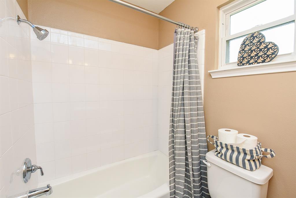 12363 Northcliffe Manor Dr, Houston, TX 77066