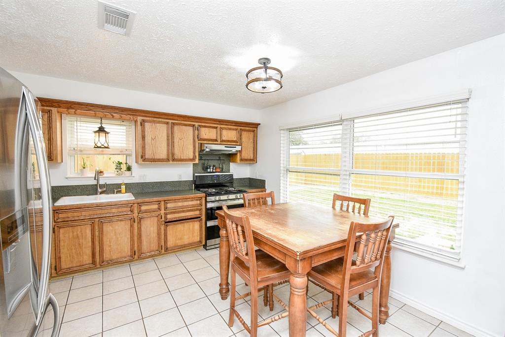 12363 Northcliffe Manor Dr, Houston, TX 77066