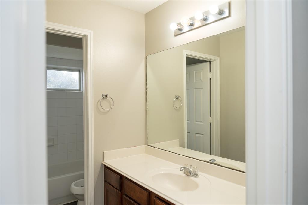 9903 King William Dr, La Porte, TX 77571