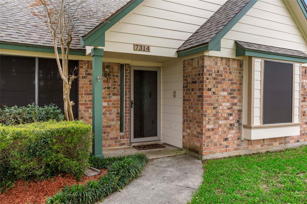 7314 Bayou Vista Dr, Baytown, TX 77521