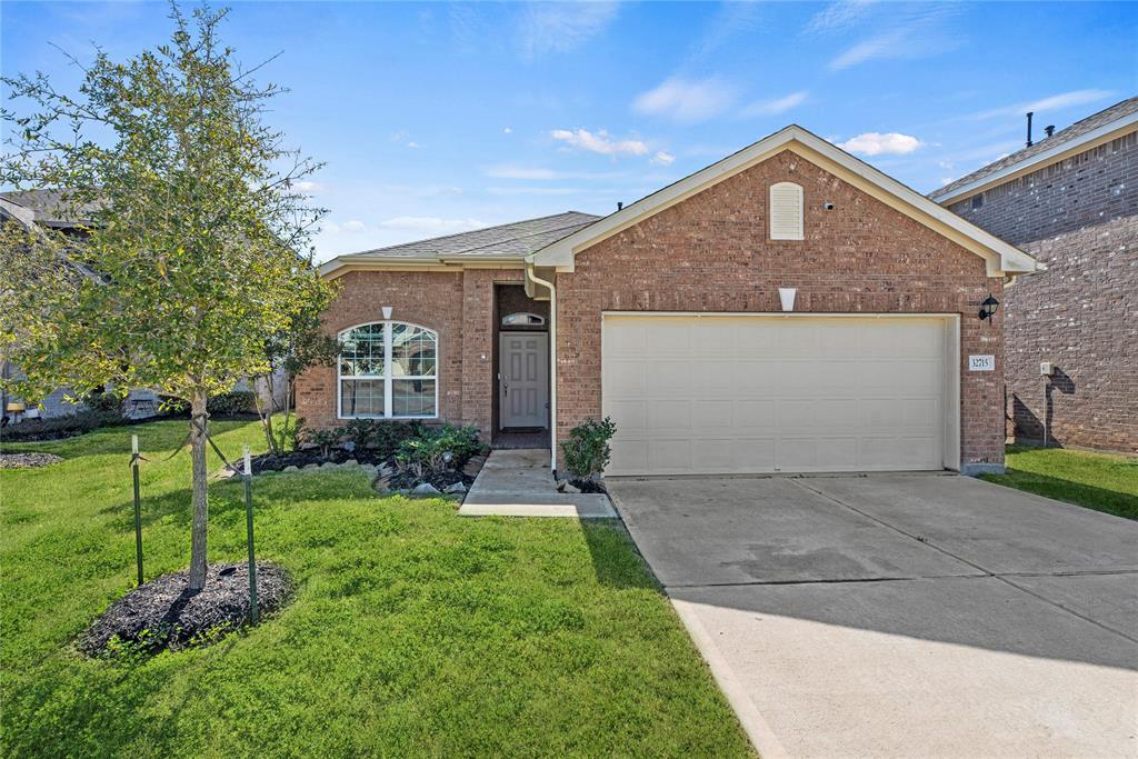 32715 Oak Heights Ln, Brookshire, TX 77423