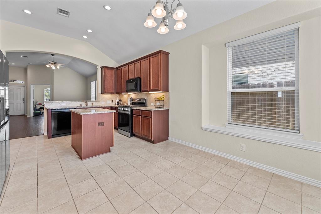 32715 Oak Heights Ln, Brookshire, TX 77423